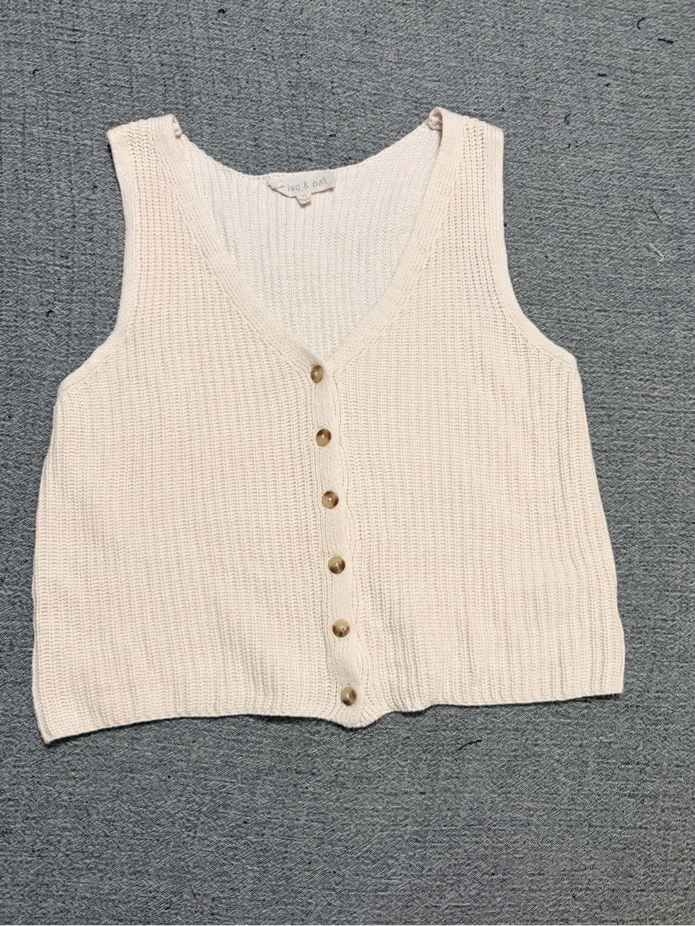 Olive & Oak Cream Ribbed Button-Front Knit Tank